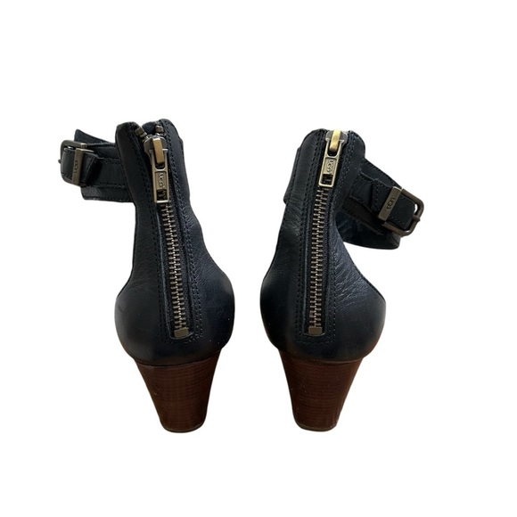 Ugg Women’s US10 Black Leather Char Wedge Sandal - Picture 3 of 8